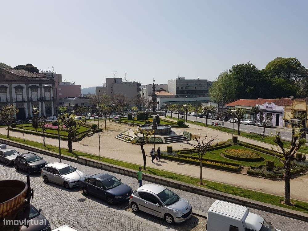 Imóvel comercial em edifício histórico em Braga - Grande imagem: 4/31