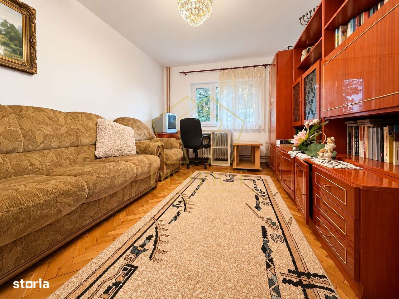 Apartament de vanzare cu 3 camere si boxa, parter inalt, zona Lipovei-0