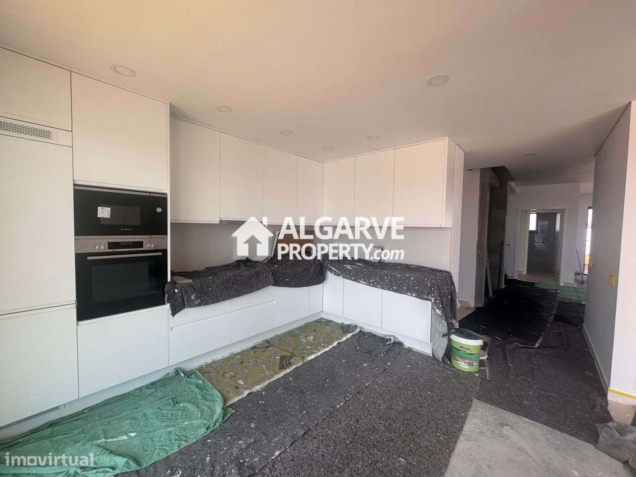 Moradia de Luxo T4 com Piscina e Vista Mar na Guia, Algarve-27