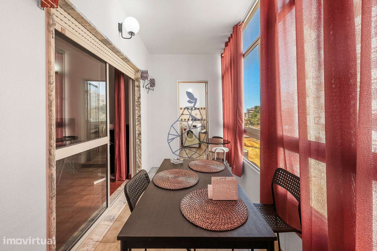 Apartamento T2 com Garagem e Elevador — Portimão-17