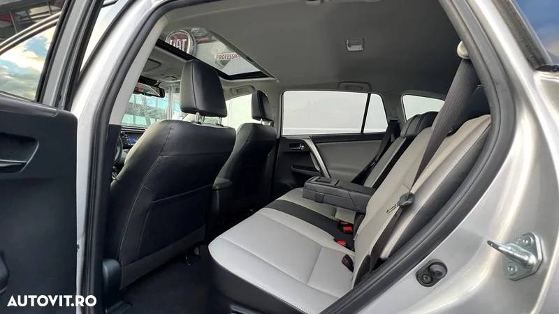 Toyota RAV4 2.5 Hybrid VVT-iE 4x4 Luxury - 16