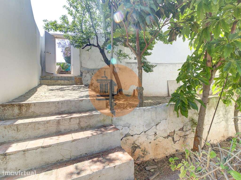 Moradia T3+2 com Jardim, Garagem e Vista Castelo no Centro de Castr...-53