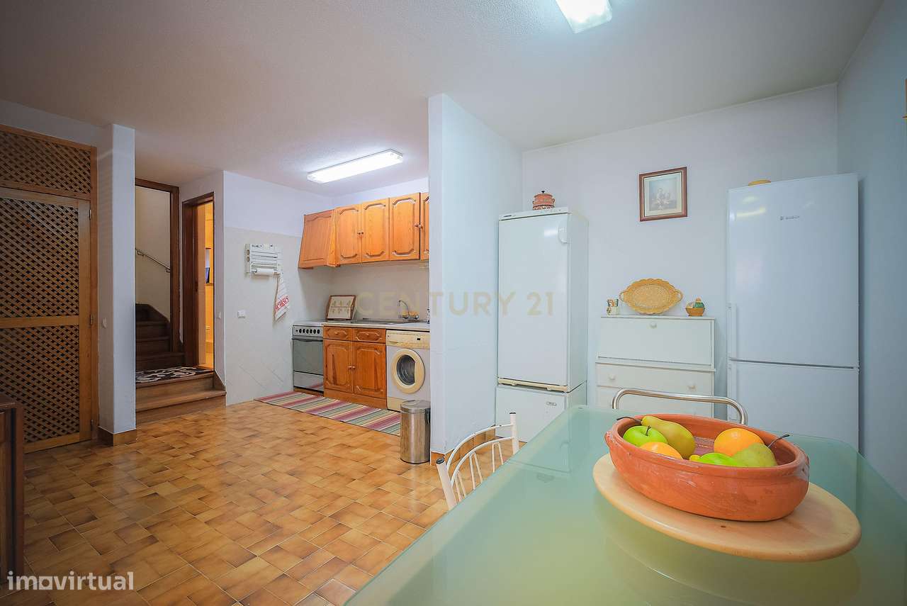 Moradia T5 em Carcavelos — Espaço, Conforto e Localização Privilegiada-36