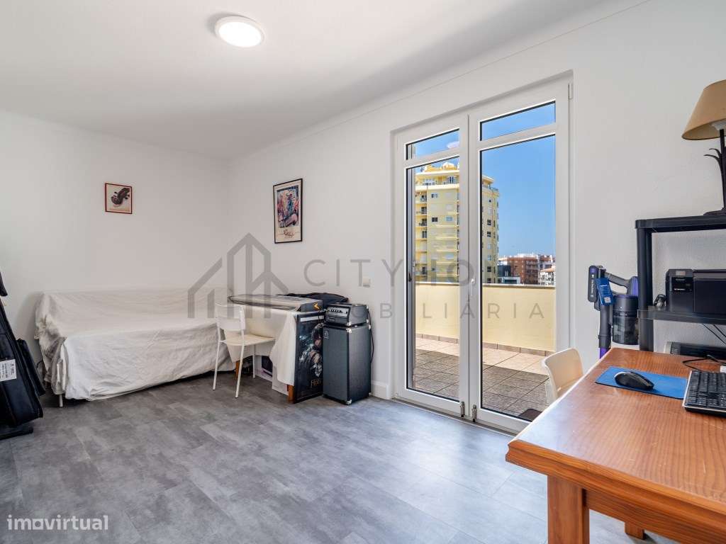 Apartamento T3 Duplex Renovado com Vista Mar-20