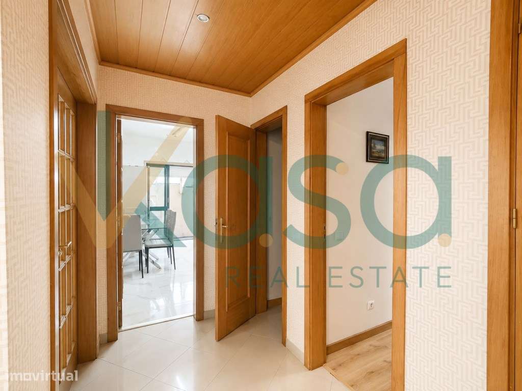 T2 amplo com 98 m², garagem independente, varanda e elevador | Alto...-4