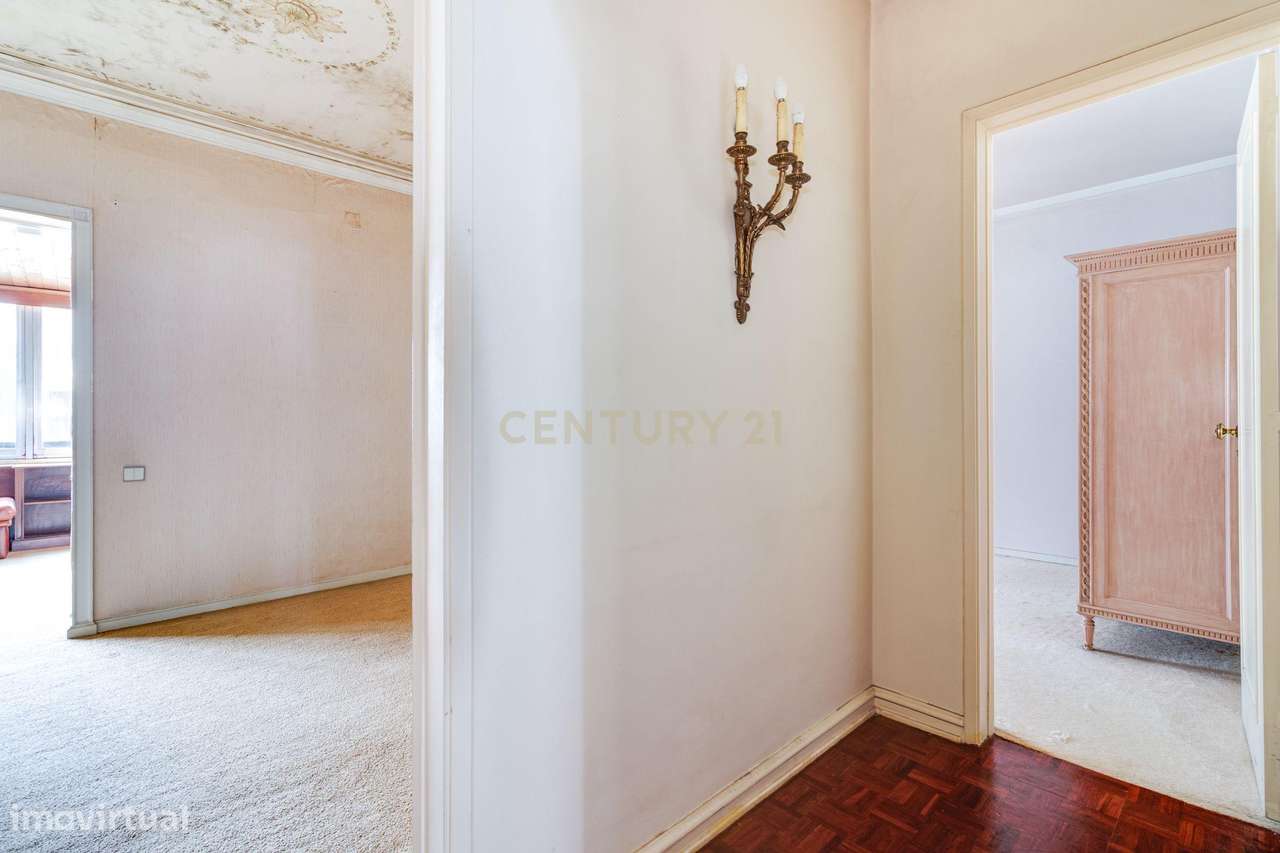 Fantástico T2 com Vista Rio em Linda-a-Velha-9