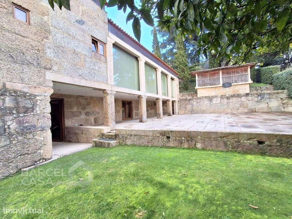 Moradia T4 em pedra, com piscina em Airó - Barcelos-9