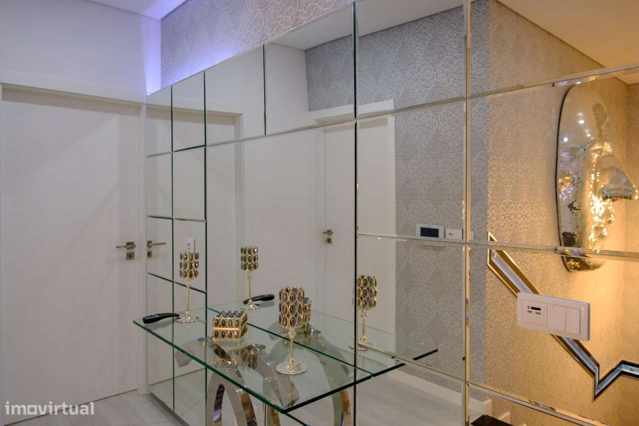 Moradia T4 com Piscina e Jardim na Aroeira, Almada-30