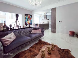 Apartamento T2 de 120 m2 totalmente remodelado zona central de Oeiras.