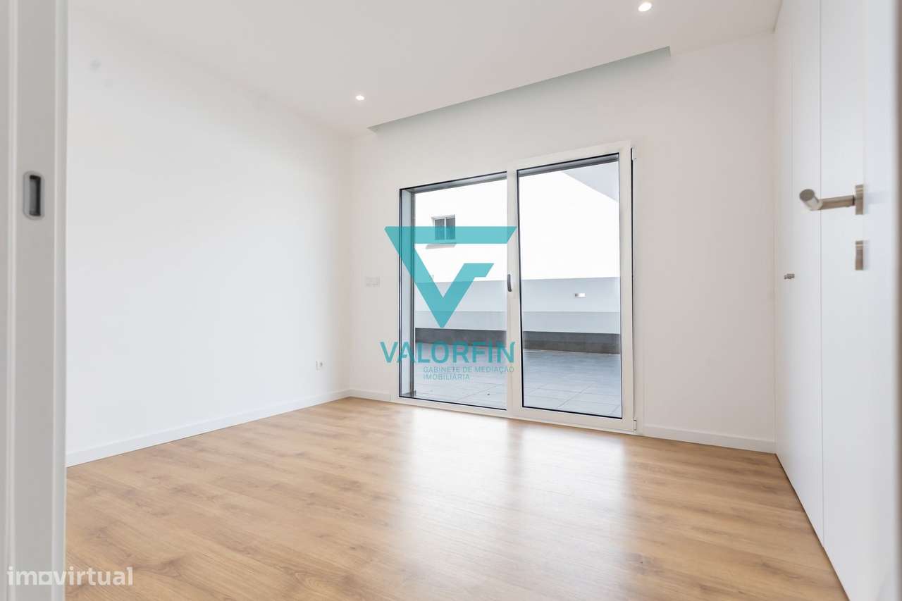 APARTAMENTO T3 NOVO c/ TERRAÇO em Parceiros | Leiria-12