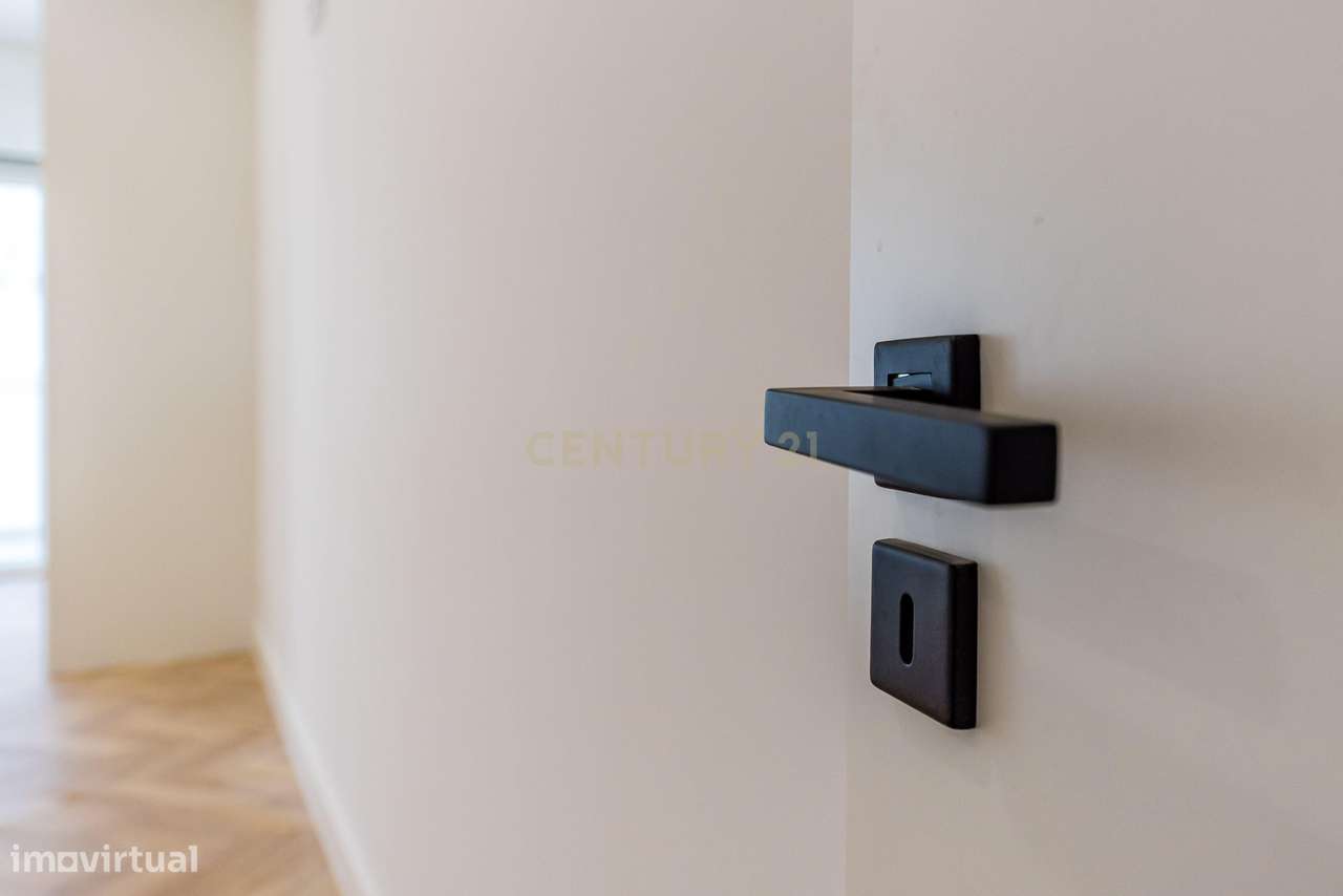 Apartamento T3 Totalmente Remodelado – Cova da Piedade, Almada-36