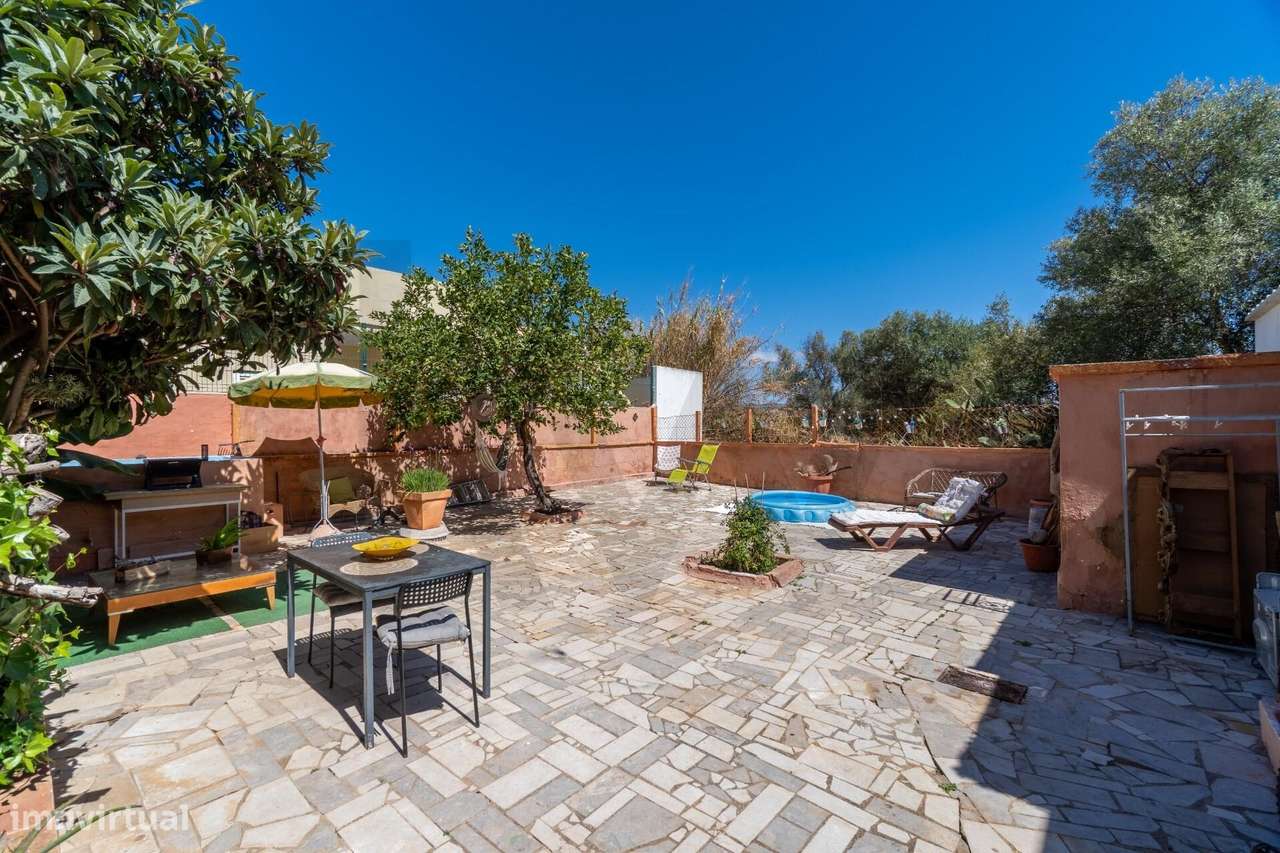 Moradia T2 com 297 m2 de Terreno, Amplo Logradouro e Rooftop | Quelfes-14