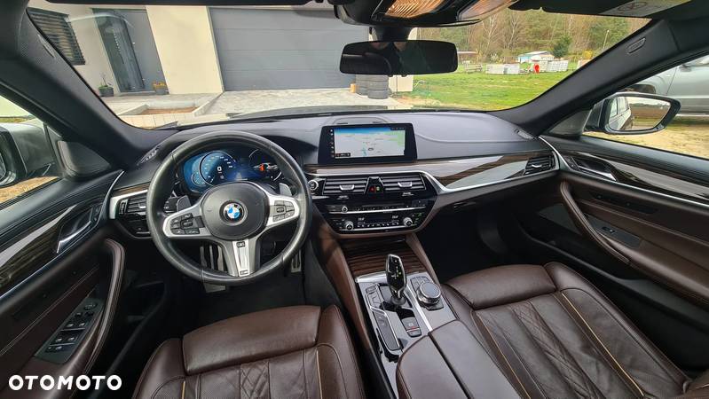 BMW Seria 5 M550i xDrive sport - 7