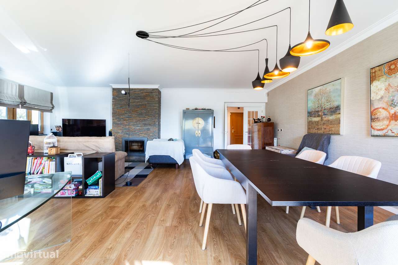 Luminoso e Espaçoso T4 com Vista Mar e Garagem - Grande imagem: 4/47