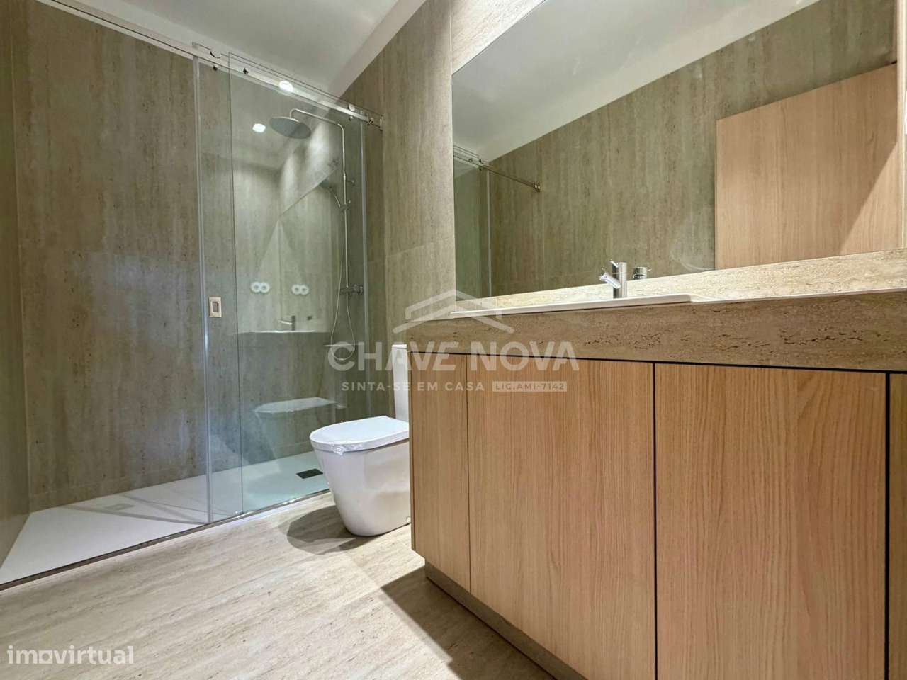 Apartamento T2 Renovado com Terraço e garagem Box-10