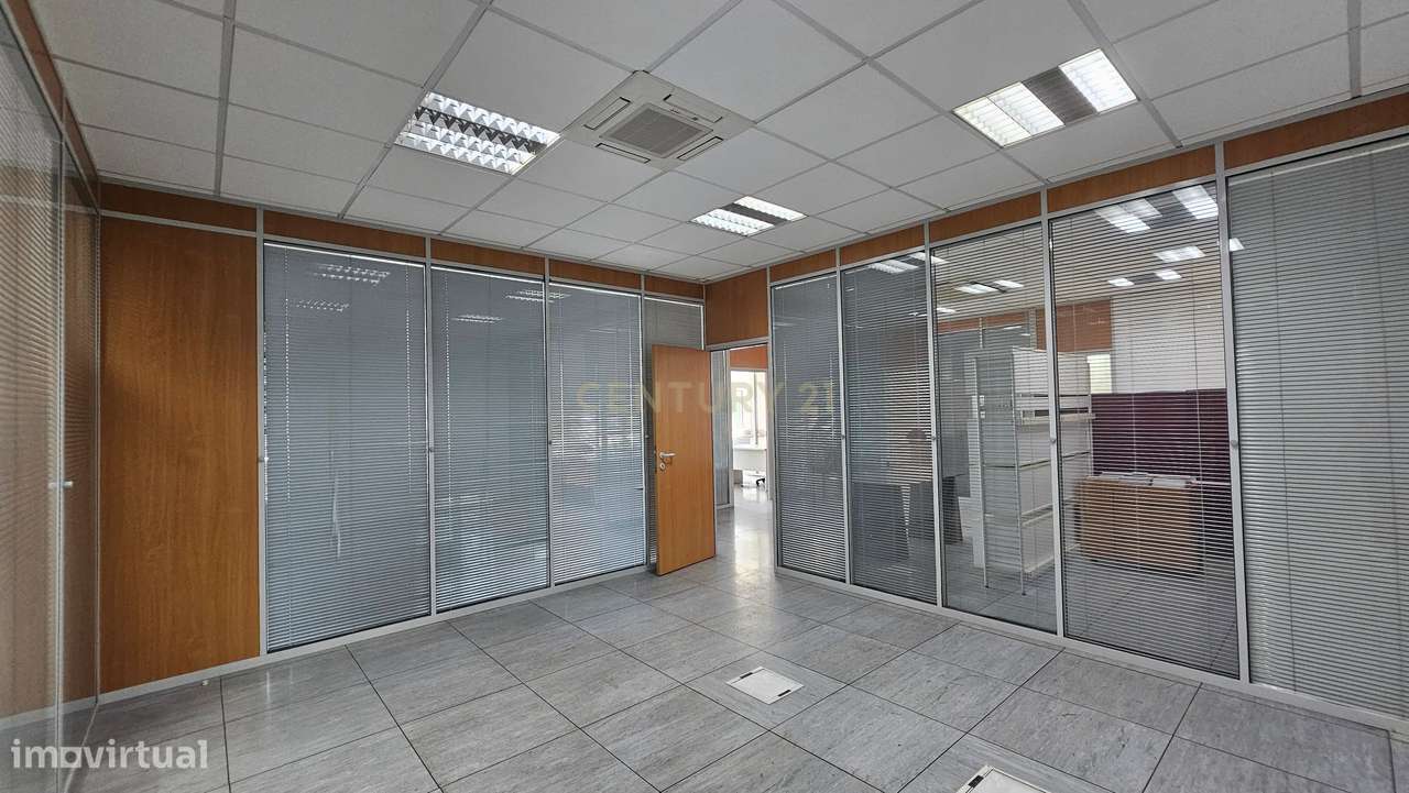 Escritório amplo e totalmente equipado no ElosPark II, em S. Marcos-32