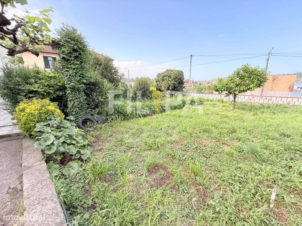 Moradia com 4 frentes no centro de Recarei - espaço, luz e excelent...-21