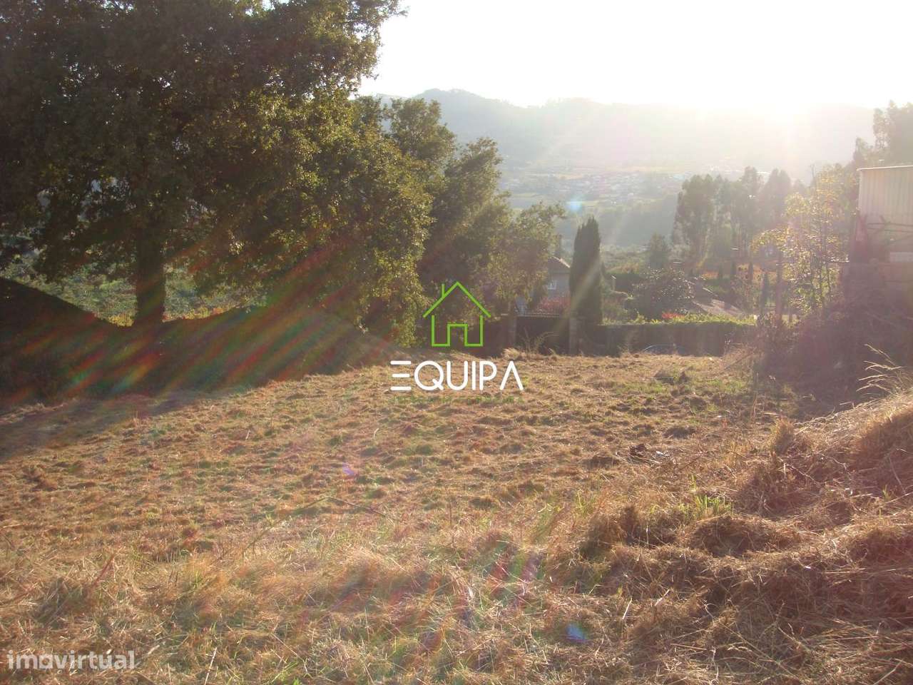 Terreno para construção (com moradia  T-5, construída em grosso), e-29