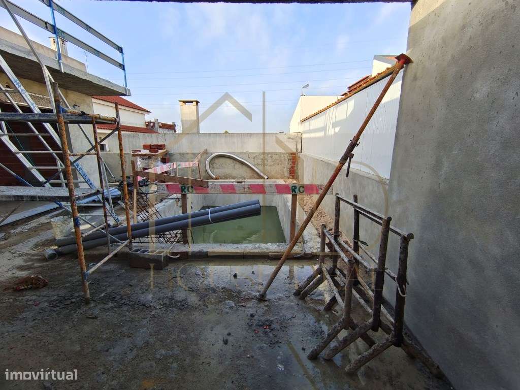 Sofisticada Moradia Térrea T3 +1 com Piscina. Fernão Ferro-8