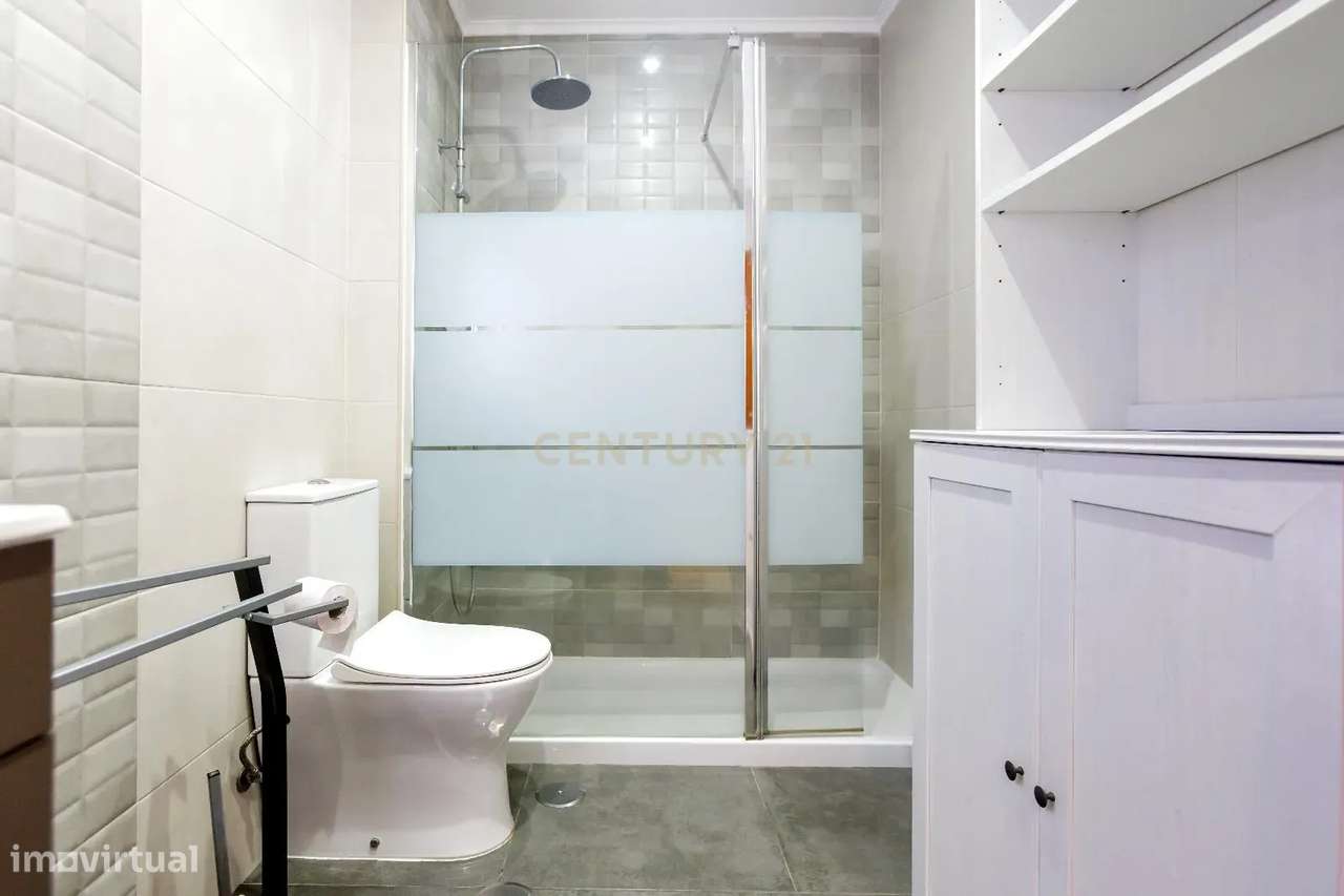 T2 R/c. alto - Remodelado - Torre da Marinha-11