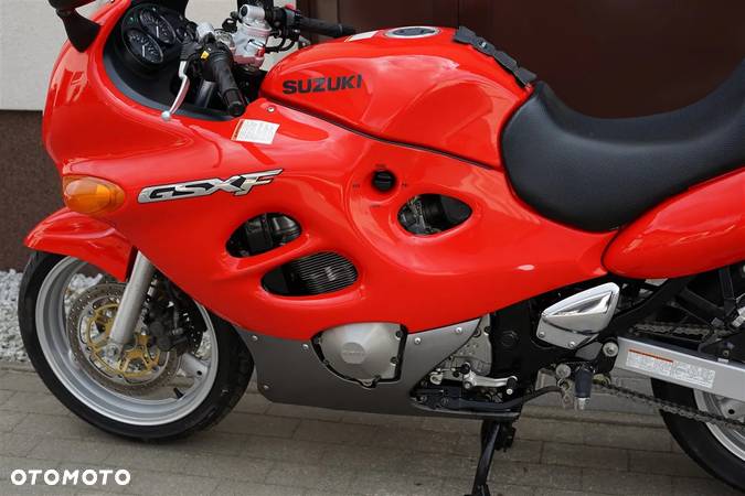 Suzuki GSX - 26