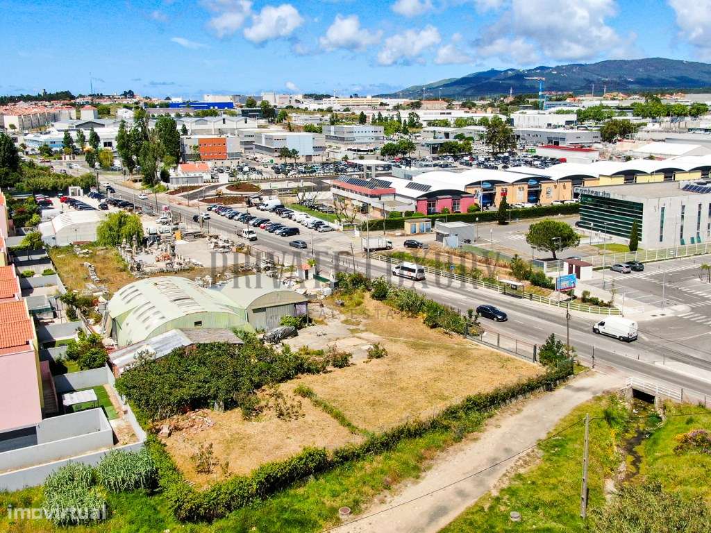 Terreno em Localização Privilegiada - Grande imagem: 2/17