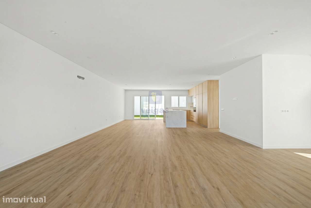 Moradia T5 Contemporânea com Piscina Aquecida – Santa Iria da Azóia-35