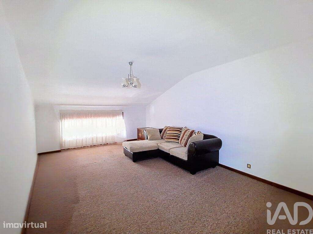 Apartamento T2 em Fátima de 110,2 m2 - Grande imagem: 2/19