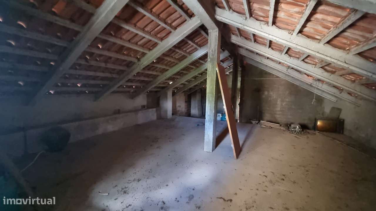 2 Moradias para remodelar com logradouro - Carvalhal Benfeito-19