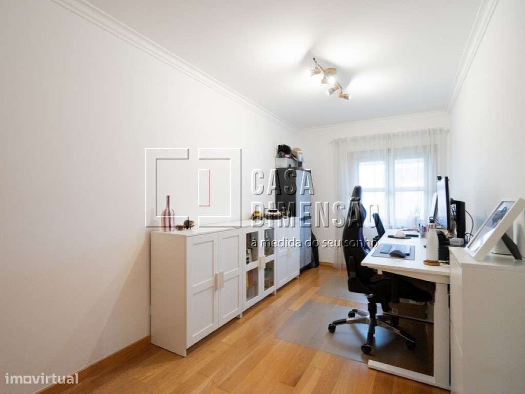 Apartamento de tipologia T2 na Serra de Carnaxide, como NOVO!!-36