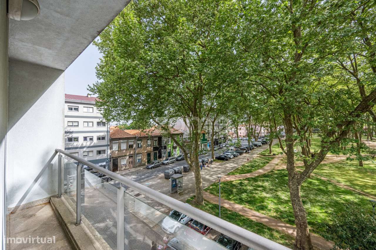 Apartamento T2 Seminovo Na Praca Da Corujeira Porto