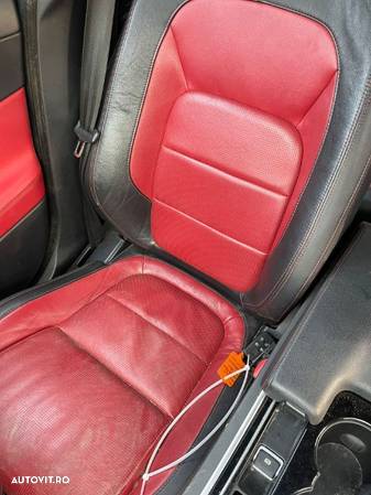 Interior in piele bi-colora pentru Jaguar XE an 2016 - 2