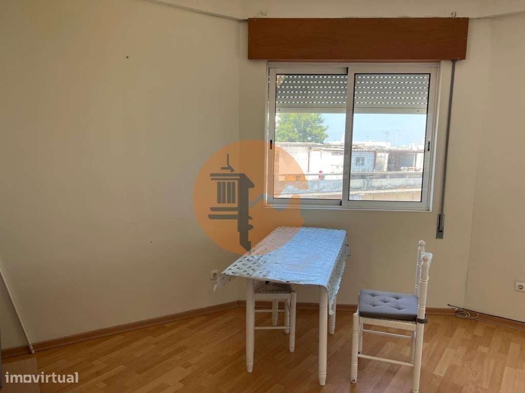 O Seu Novo Lar em Faro - T3 originalmente mas revertido em T2 com L... - Grande imagem: 4/41