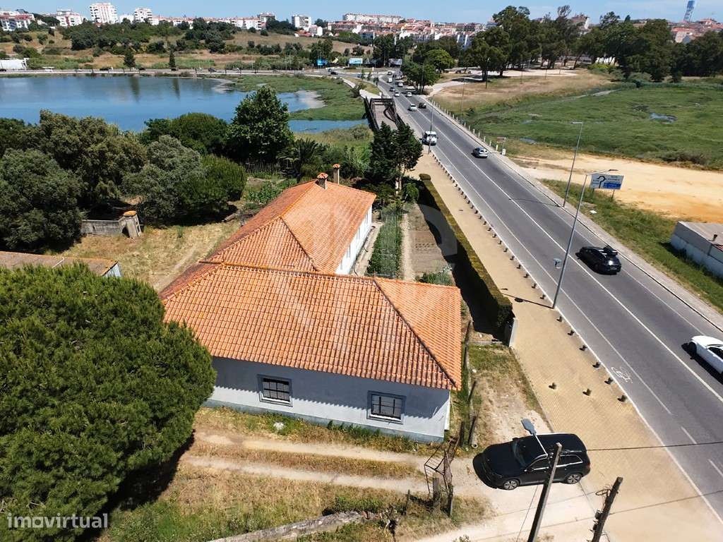 Moradia T3 + Área Terreno 4.150m2 + Atracadouro // P/Recuperar-20