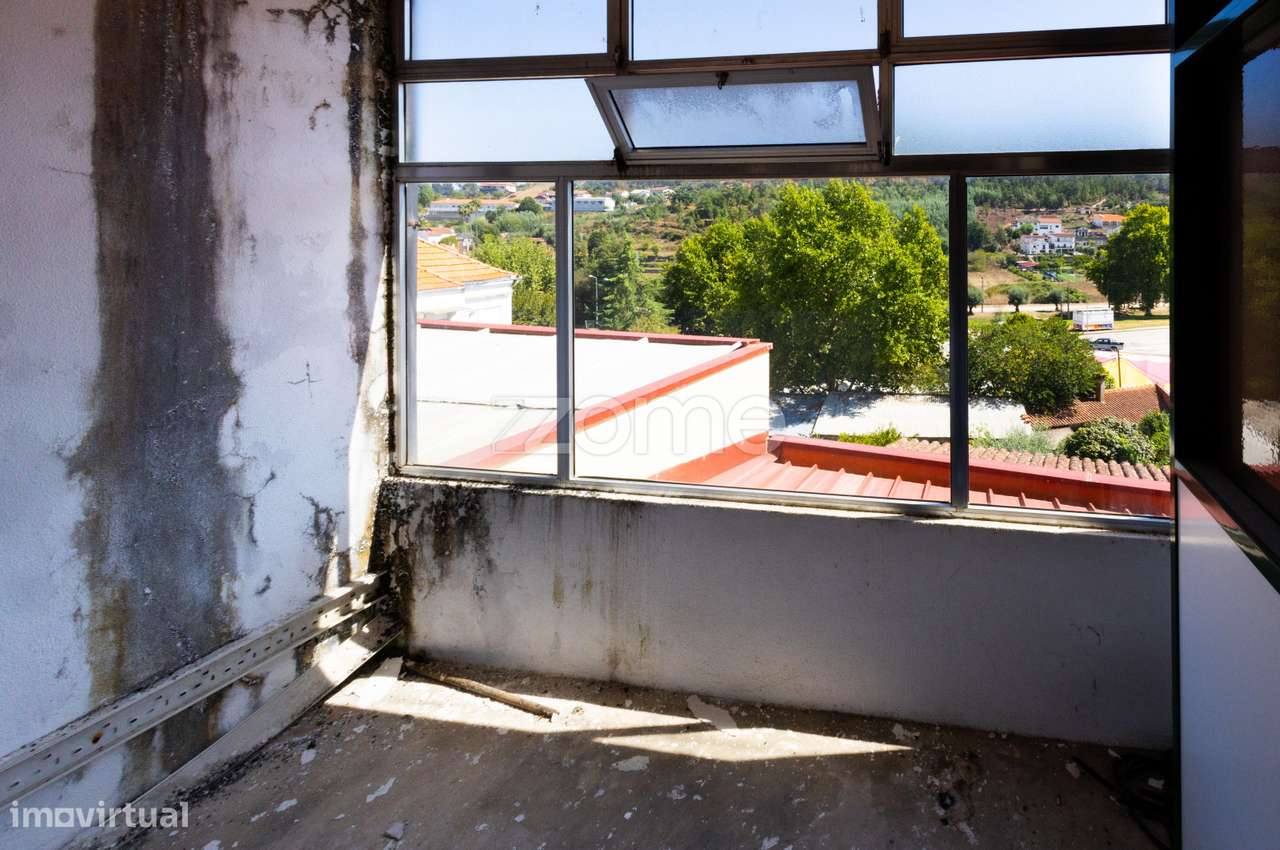 Prédio 4 Pisos |Loja|Garagens| Centro Arganil | Investimento-28