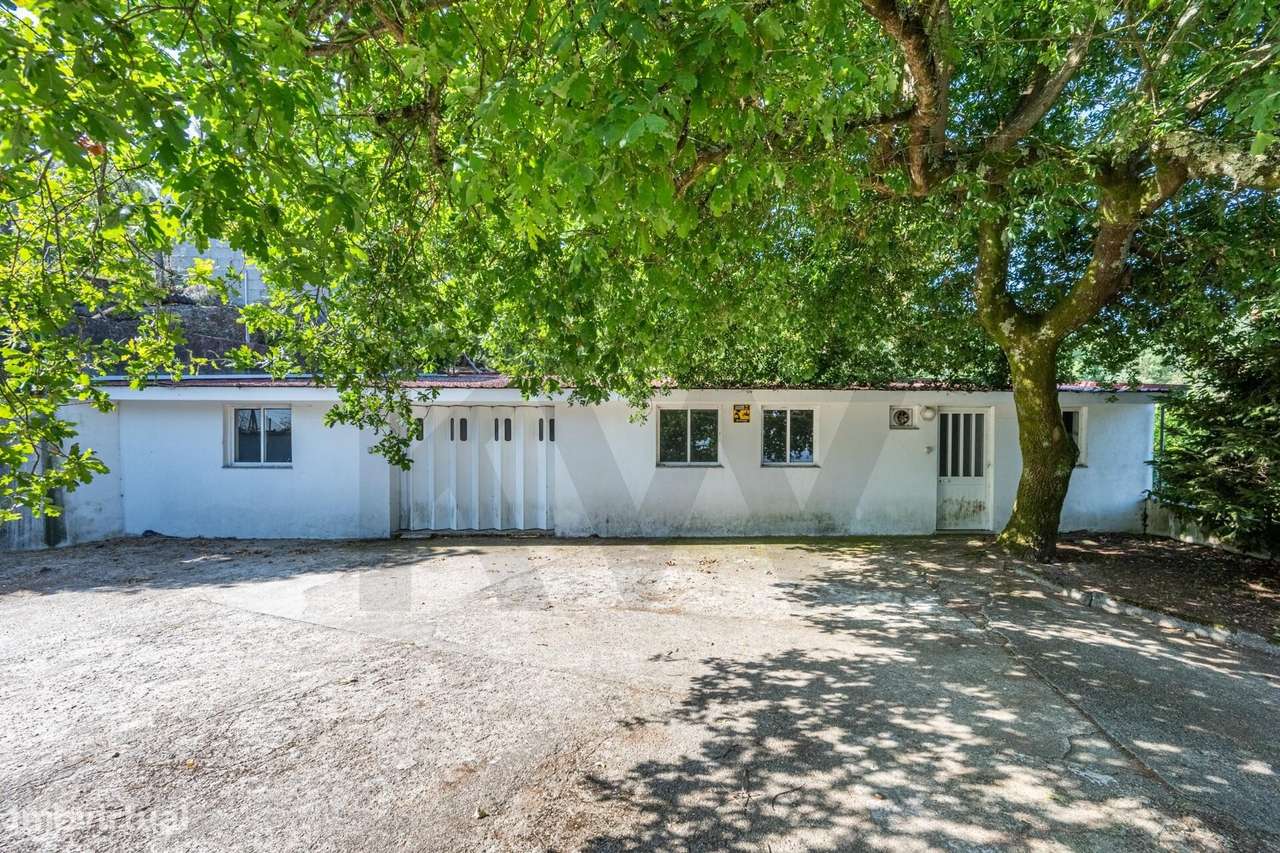 Moradia T3+1 com terreno em Burgães, Santo Tirso-31