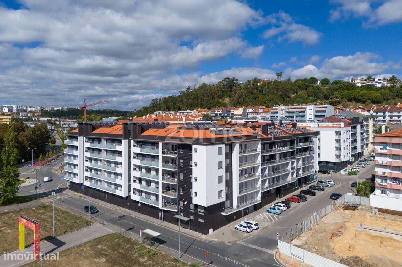 Apartamento T3 Semi-novo || Garagem || Elevador || S.Romão, Leiria - Grande imagem: 2/45