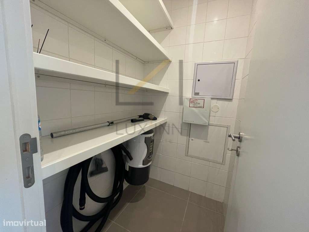 Apartamento T1, com varanda ampla e vista mar em Setúbal-12