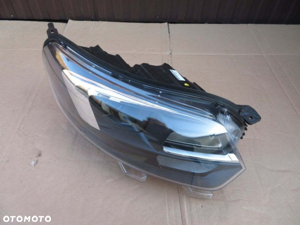 REFLEKTOR PRAWY OPEL ZAFIRA LIFE VIVARO C III 19R- - 3