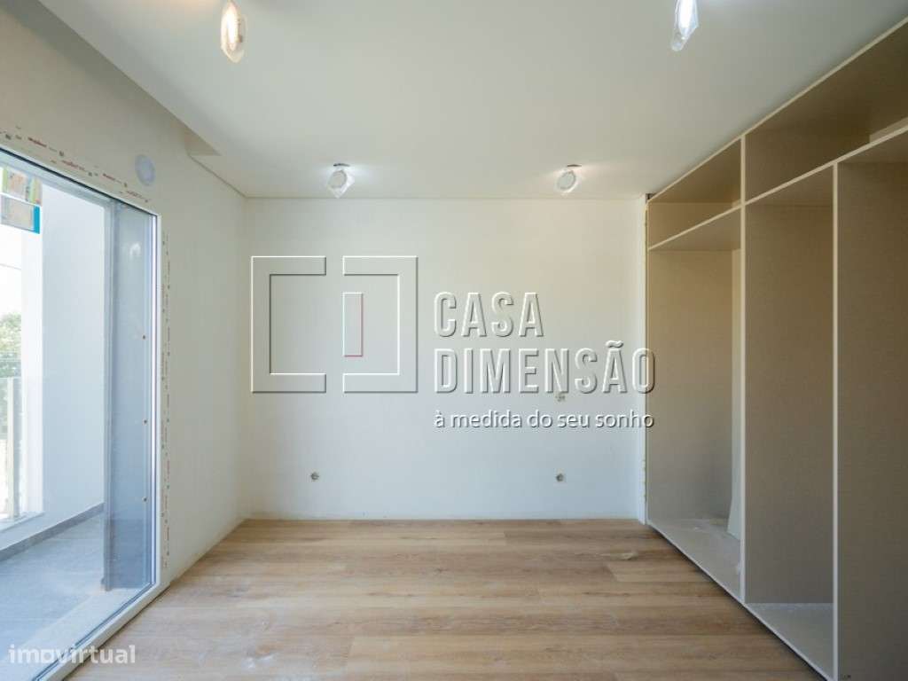 Moradia isolada de tipologia T4 localizada na zona da Charneca da C...-28