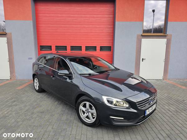 Volvo V60 D2 Momentum - 1