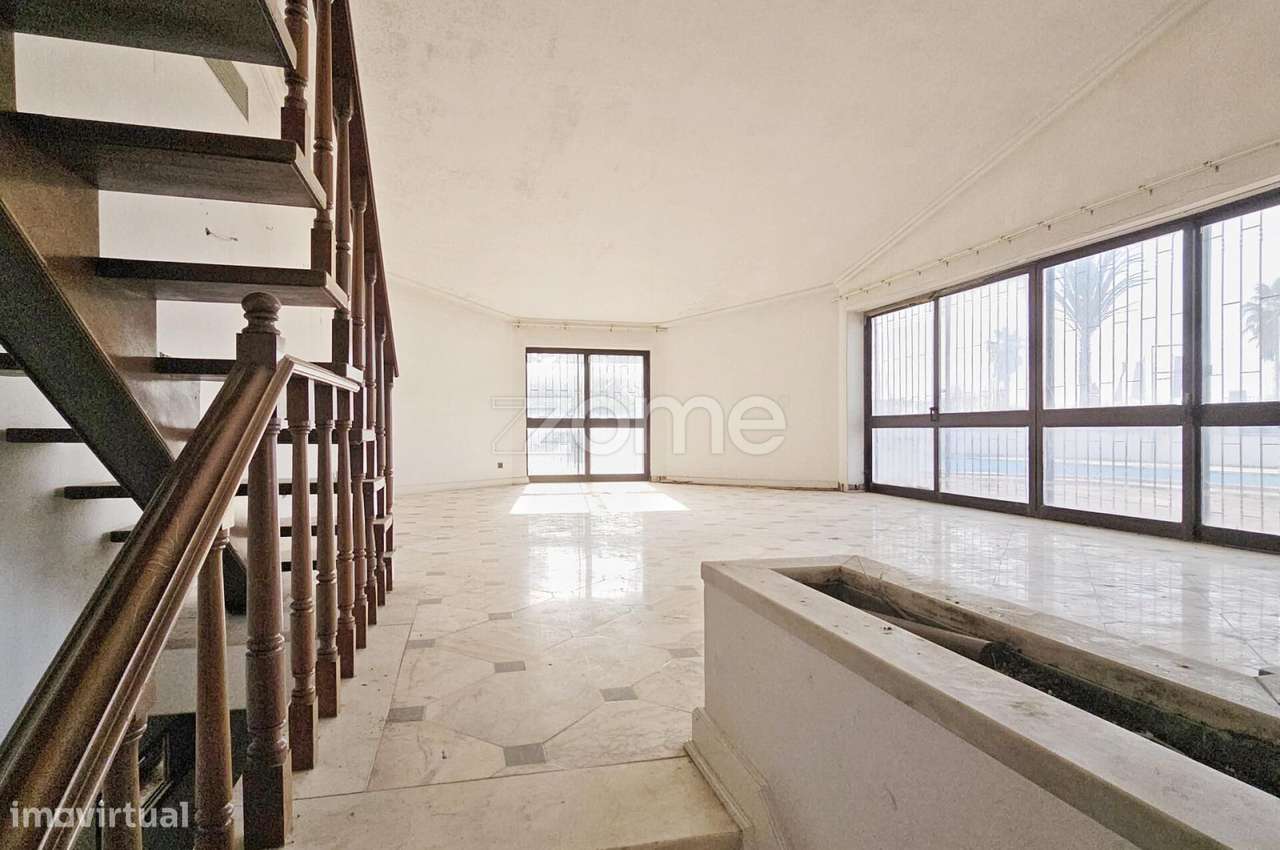 Moradia rara para Reabilitação – Vista Mar | São Pedro Estoril-8