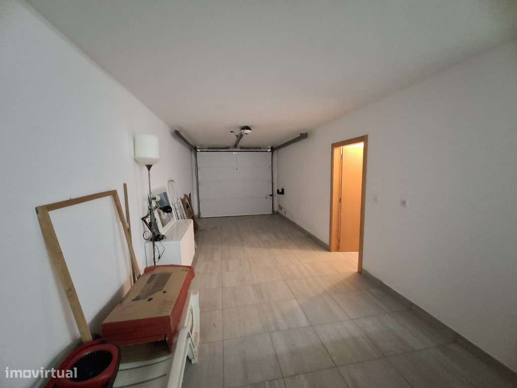 Moradia V2+1 em banda com vista frontal sobre o oceano e as icónica...-16