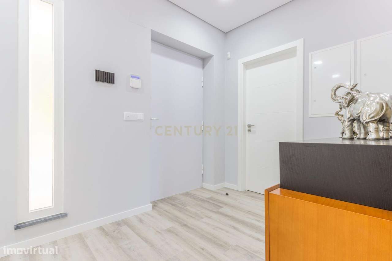 Vila Alegre / Fernão Ferro - Luxuosa moradia isolada térrea de 4 assoa-14