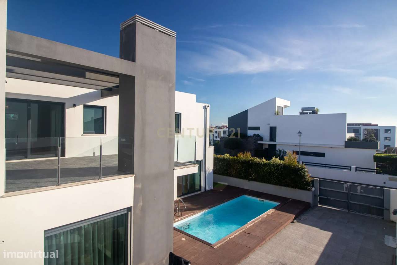 Viva o Luxo à Beira-Mar: Moradia Espetacular T5 com Piscina na Deslumb-40