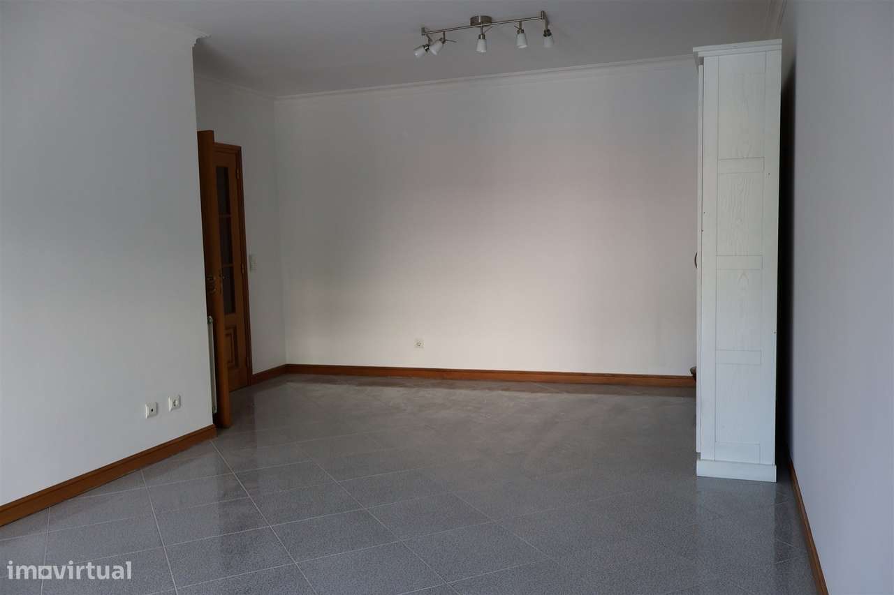 Apartamento T2 Venda em Viana do Castelo (Santa Maria Maior e Monserra-5
