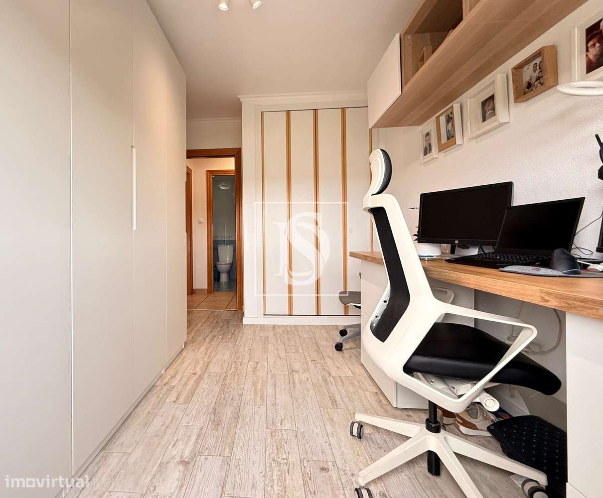 Apartamento T3 Renovado com Parqueamento em Alhos Vedros-21
