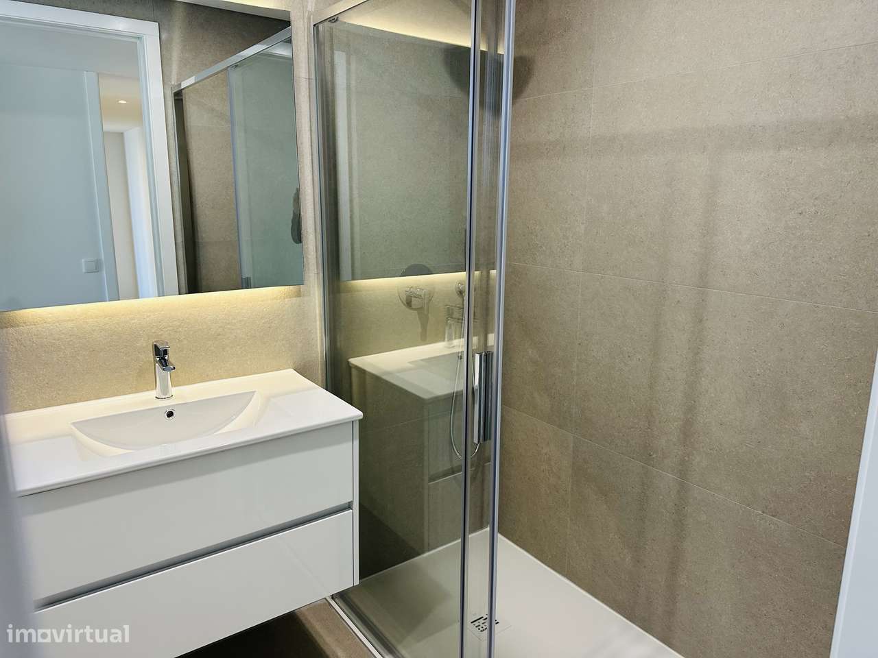 T2 luminoso com 2 estacionamentos (última fração disponível)-7