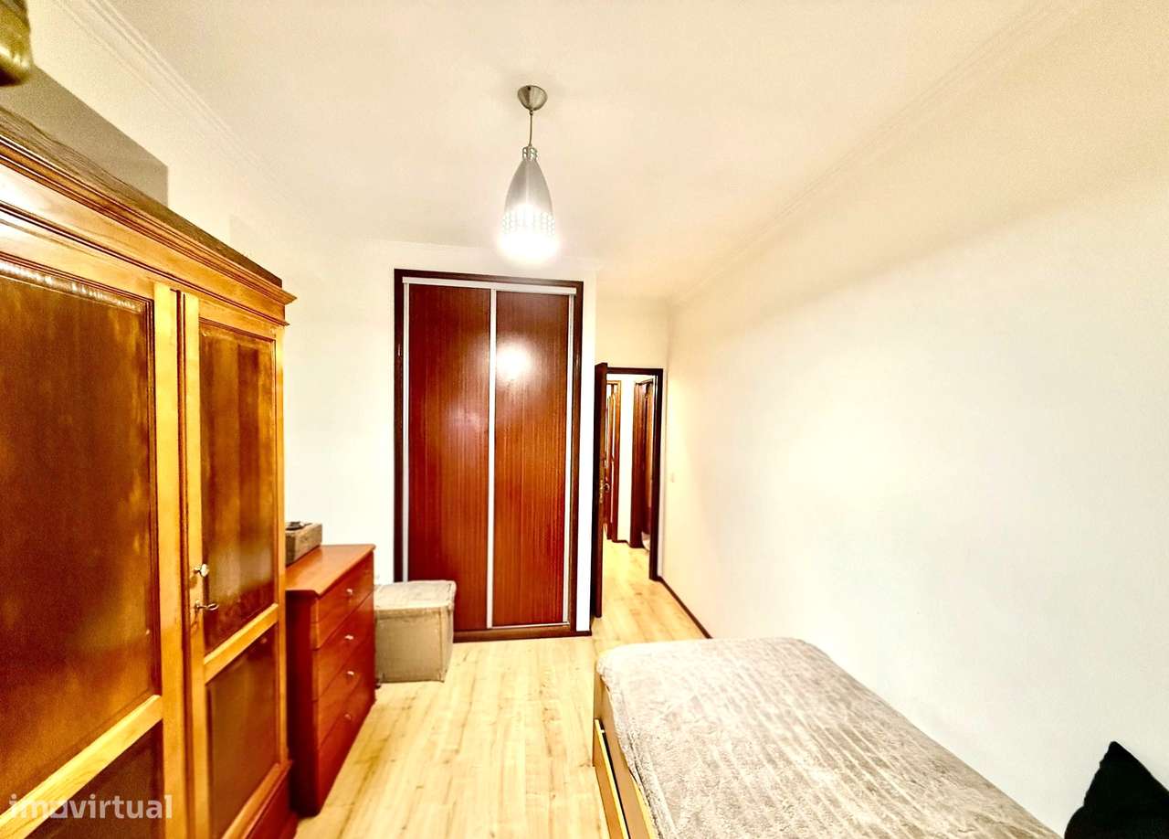 Apartamento T2 no Centro de Ovar com garagem-11