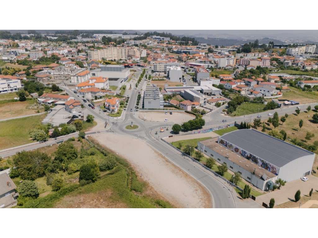 Terreno junto às Piscinas e Parque de Freamunde-6